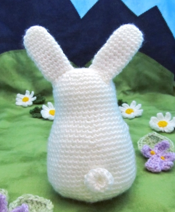 🐇 Conejito Blanco con Pancita Rosada – Amigurumi Hecho a Mano