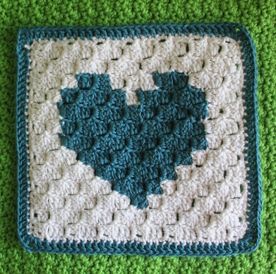 🧸 Osito Dormilón con Manta de Corazón – Amigurumi Hecho a Mano