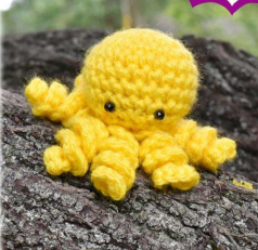 🐙 Pulpo Rosa con Lazo Azul – Amigurumi Hecho a Mano