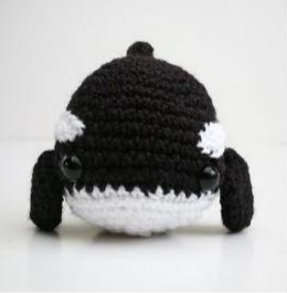 ⚫⚪ Orca Amigurumi – Hecho a Mano