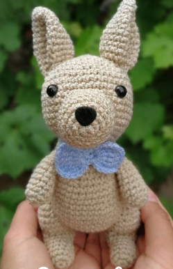 🦘💙 Amigurumi Canguro con Pañuelo Azul – Hecho a Mano