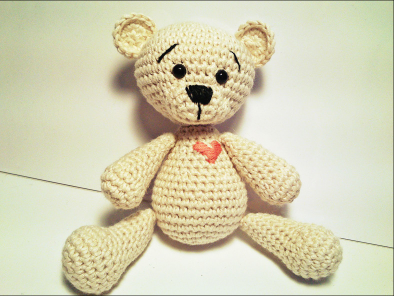 🧸 Osito con Corazón – Amigurumi Hecho a Mano