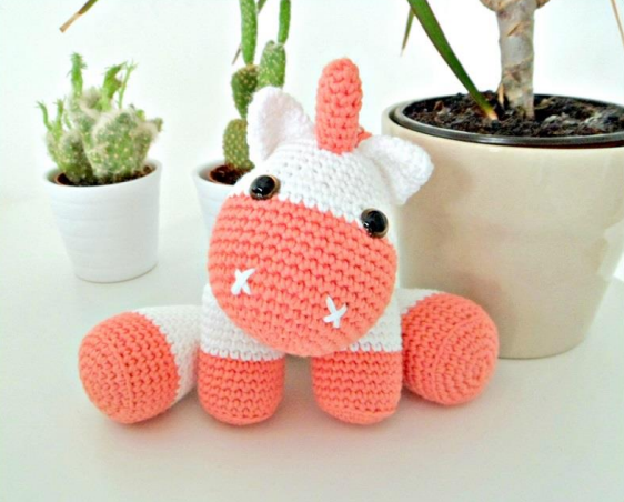 🐴 Caballito Coral – Amigurumi Hecho a Mano