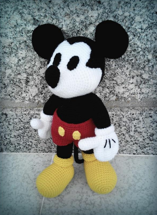 🐭 Mickey Mouse – Amigurumi Hecho a Mano