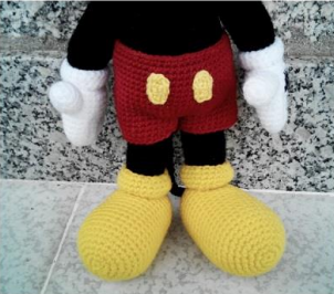 🐭 Mickey Mouse – Amigurumi Hecho a Mano
