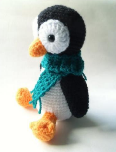 🐧 Pingüino con Bufanda Verde – Amigurumi Hecho a Mano