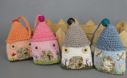 🏠 Llavero Casita de Crochet – Hecho a Mano