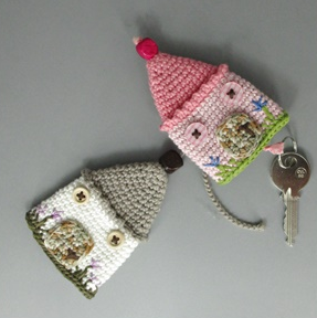 🏠 Llavero Casita de Crochet – Hecho a Mano
