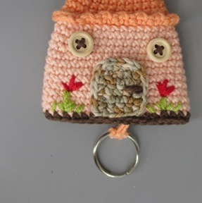 🏠 Llavero Casita de Crochet – Hecho a Mano