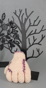 ✋ Amigurumi “La Cosa Addams” – Hecho a Mano