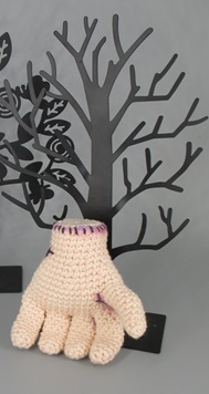 ✋ Amigurumi “La Cosa Addams” – Hecho a Mano