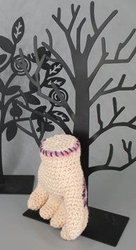 ✋ Amigurumi “La Cosa Addams” – Hecho a Mano