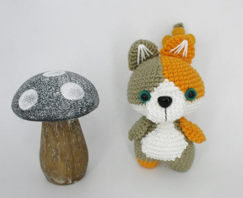 🐱 Amigurumi Gatito con Flor – Hecho a Mano