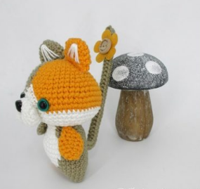 🐱 Amigurumi Gatito con Flor – Hecho a Mano