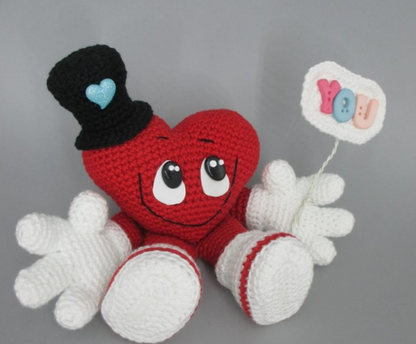 ❤️ Amigurumi Corazón con Sombrero – Hecho a Mano