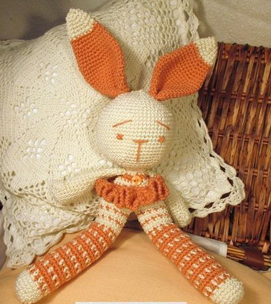 🐰 Conejito Orejas Largas Naranjo y Crema – Amigurumi Hecho a Mano