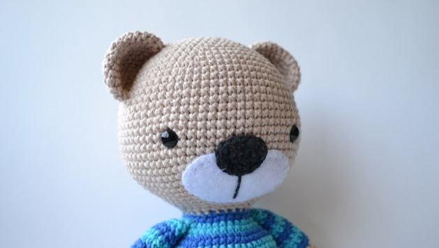 🧸 Osito con Camiseta Azul – Amigurumi Hecho a Mano