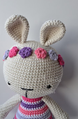 🌸🐇 Conejita con Corona de Flores – Amigurumi Hecho a Mano