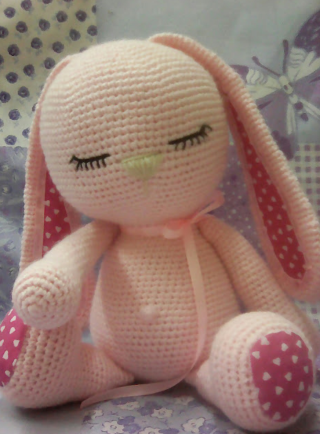 🐇 Conejito Rosa con Corazón – Amigurumi Hecho a Mano