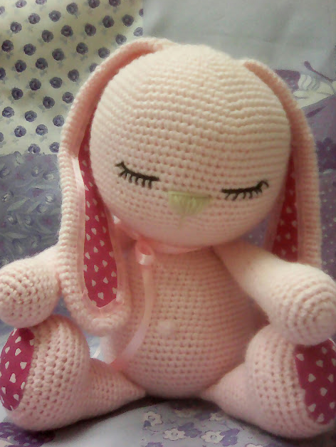 🐇 Conejito Rosa con Corazón – Amigurumi Hecho a Mano