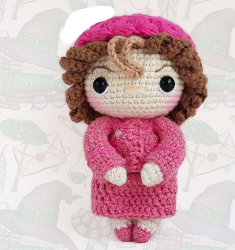 💗 Dolores Umbridge – Amigurumi Hecho a Mano