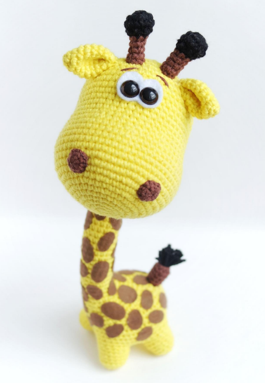 🦒 Jirafa Larga Amarilla – Amigurumi Hecho a Mano