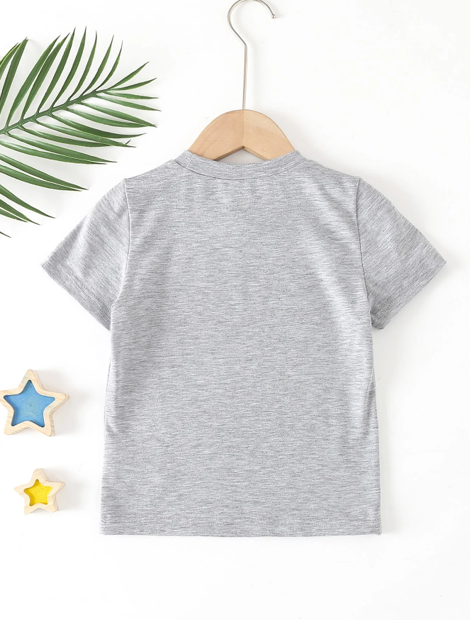 👕 Camiseta Infantil – Letras Divertidas de Verano