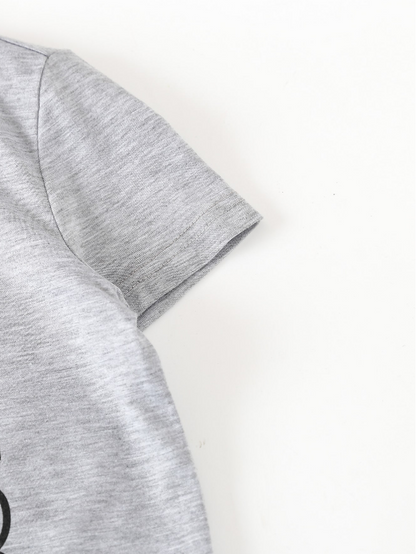 👕 Camiseta Infantil – Letras Divertidas de Verano