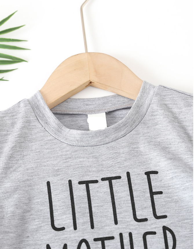 👕 Camiseta Infantil – Letras Divertidas de Verano