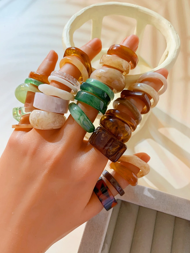 Anillos de resina multicolor estilo bohemio - al azar