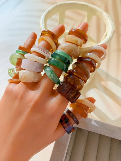 Anillos de resina multicolor estilo bohemio - al azar