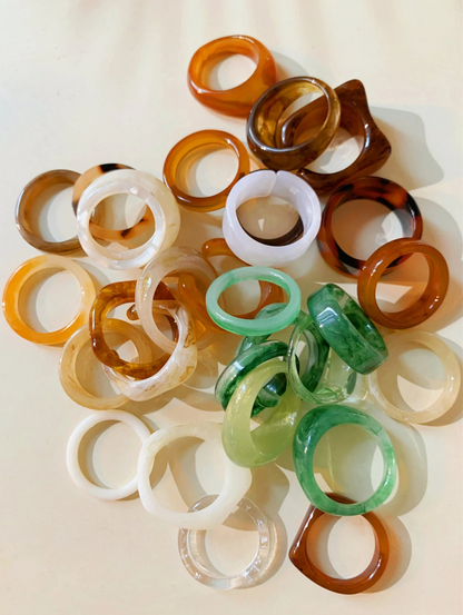 Anillos de resina multicolor estilo bohemio - al azar