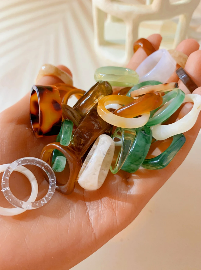 Anillos de resina multicolor estilo bohemio - al azar