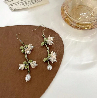 🌼 Pendientes Florales – Diseño Natural con Perlas