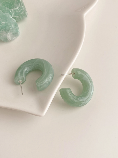 💚 Pendientes Geométricos – Verde Jade & Silueta Redonda