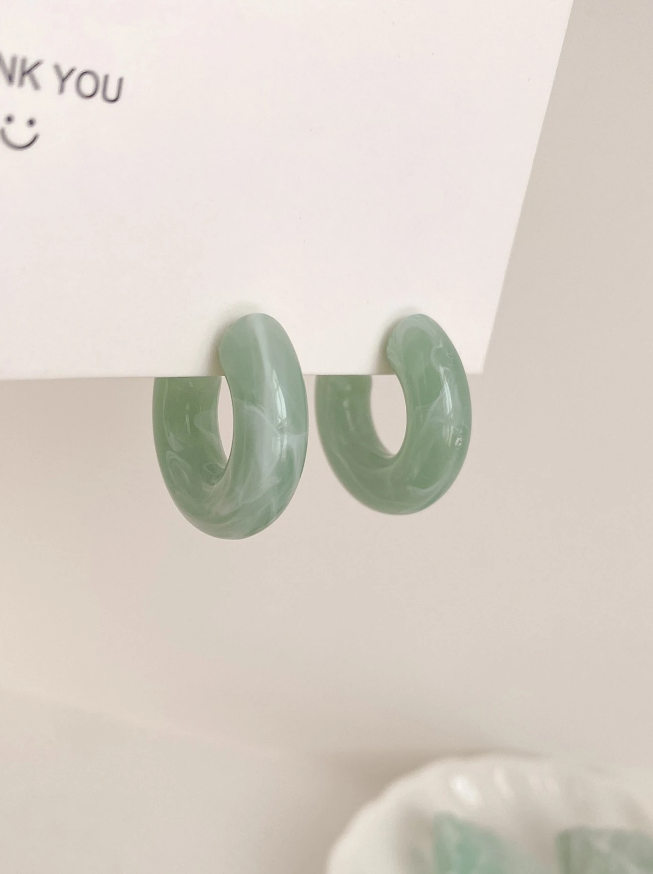 💚 Pendientes Geométricos – Verde Jade & Silueta Redonda
