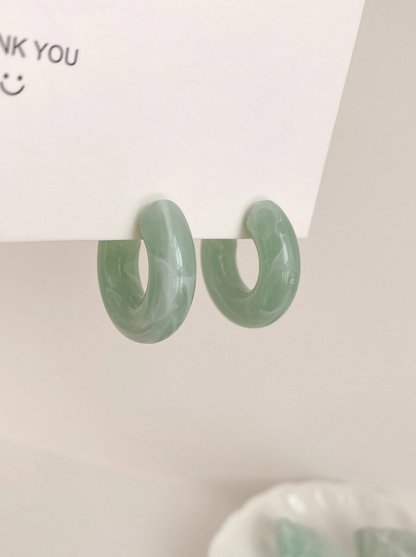 💚 Pendientes Geométricos – Verde Jade & Silueta Redonda