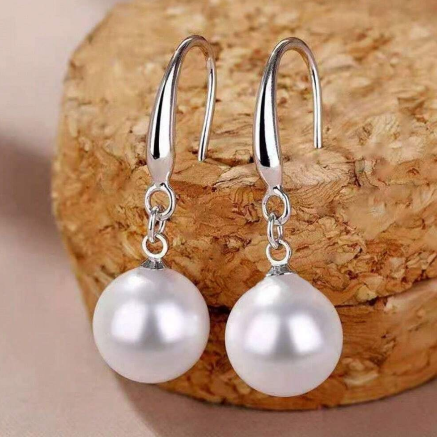 🎀 Pendientes Largos – Perla Blanca & Esfera Roja