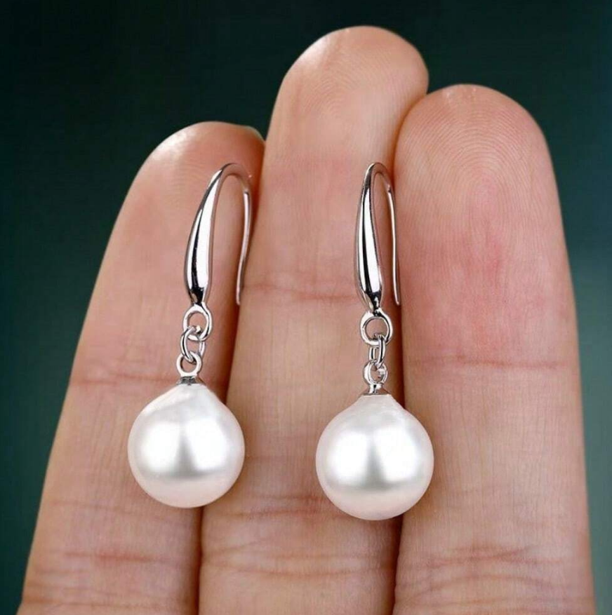 🎀 Pendientes Largos – Perla Blanca & Esfera Roja