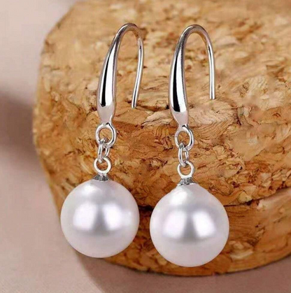 🎀 Pendientes Largos – Perla Blanca & Esfera Roja