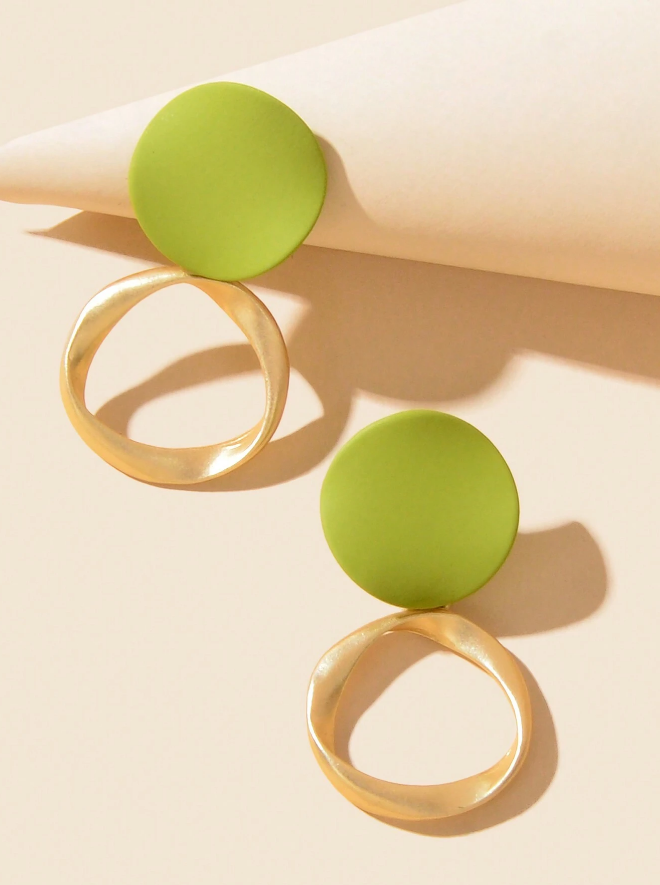 Pendientes Geométricos – Círculo Mate & Aro Irregular Dorado