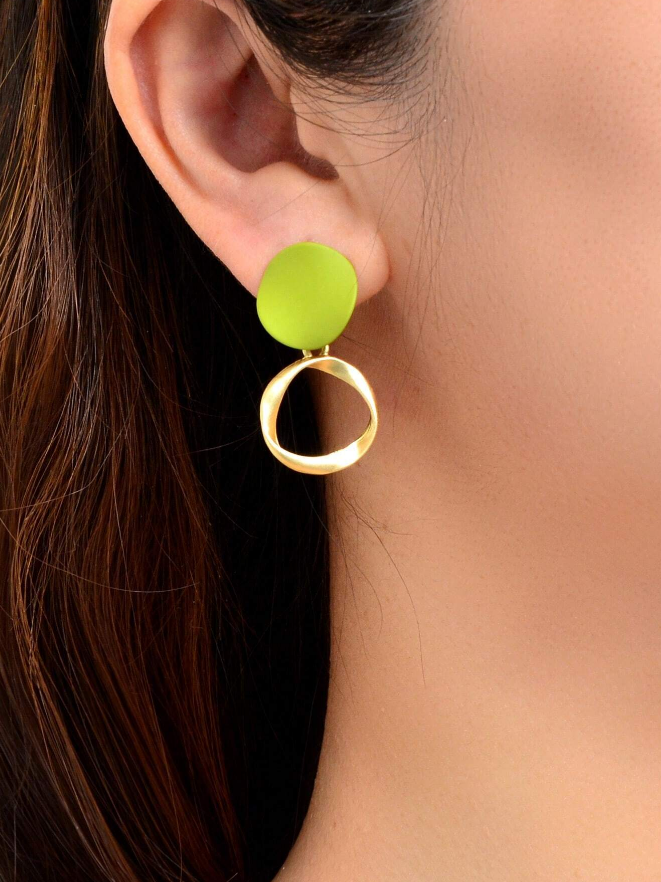 Pendientes Geométricos – Círculo Mate & Aro Irregular Dorado