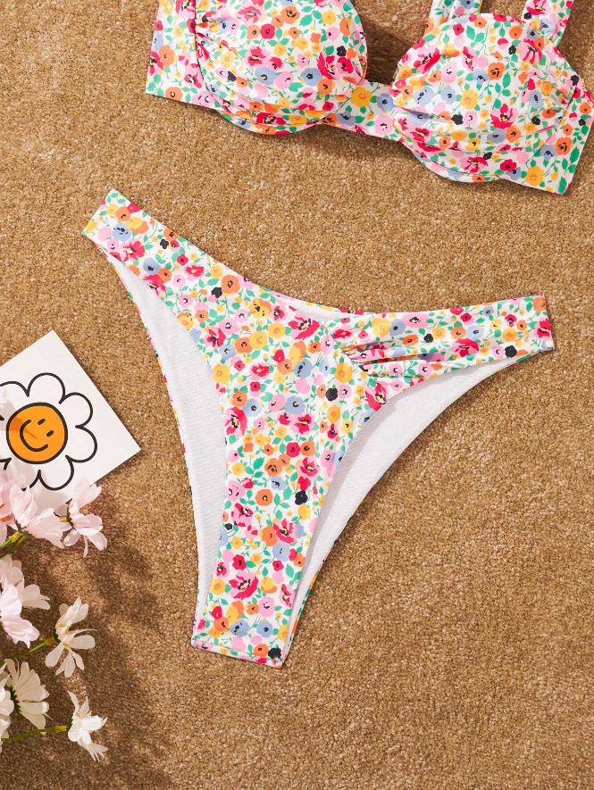 🌸 Conjunto de Bikini con Estampado de Flores Pequeñas
