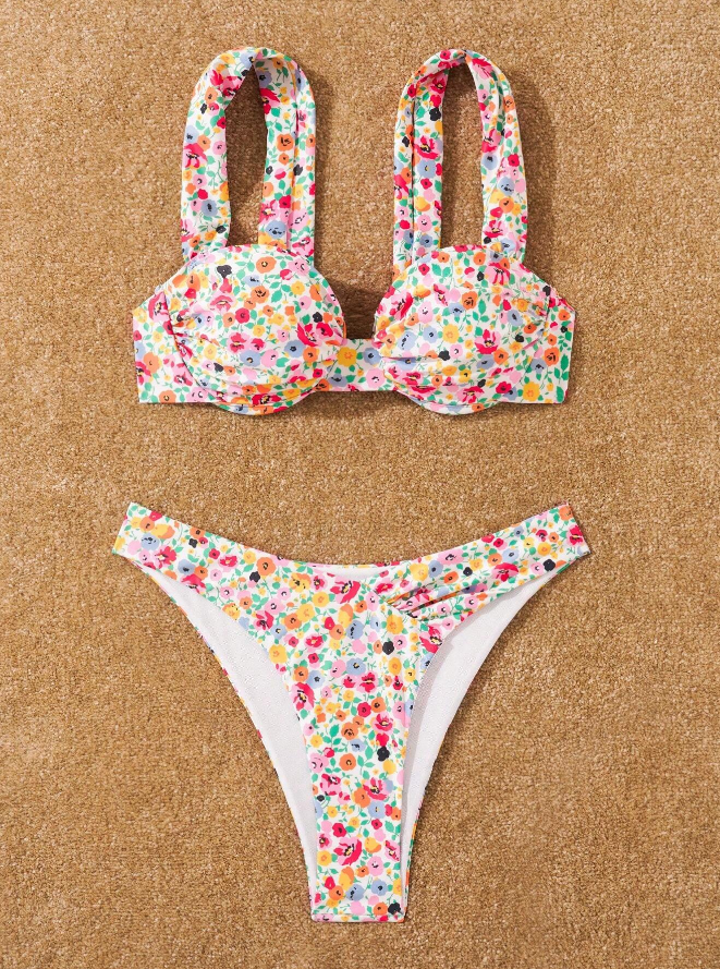 🌸 Conjunto de Bikini con Estampado de Flores Pequeñas
