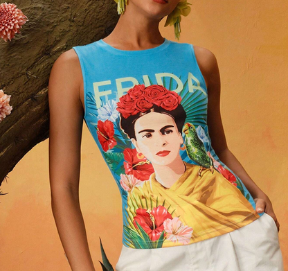 💙 Camiseta Sin Mangas Ajustada con Impresión de Personaje y Estilo Tropical