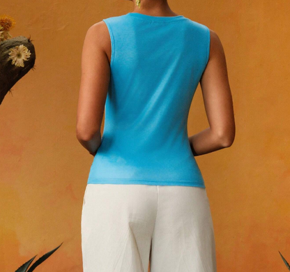 💙 Camiseta Sin Mangas Ajustada con Impresión de Personaje y Estilo Tropical