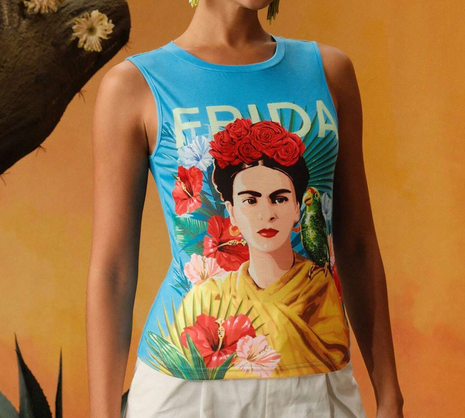 💙 Camiseta Sin Mangas Ajustada con Impresión de Personaje y Estilo Tropical