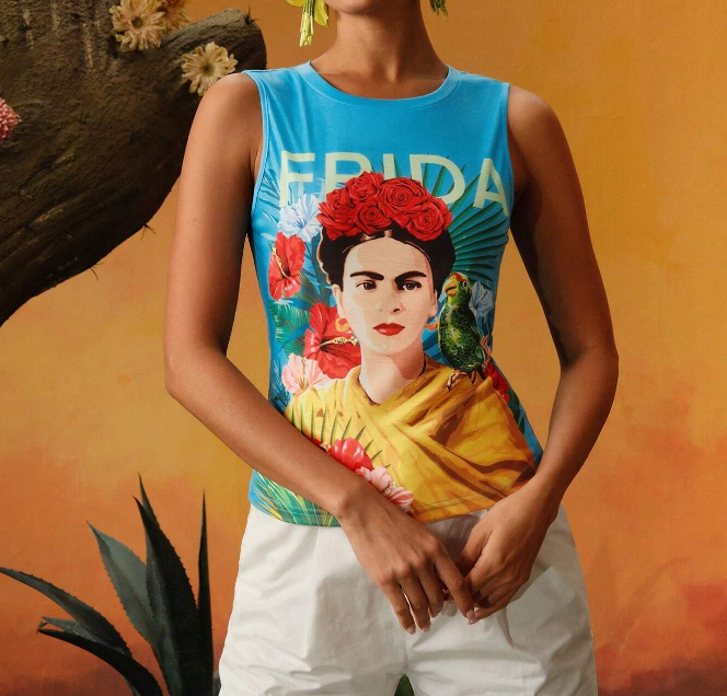 💙 Camiseta Sin Mangas Ajustada con Impresión de Personaje y Estilo Tropical