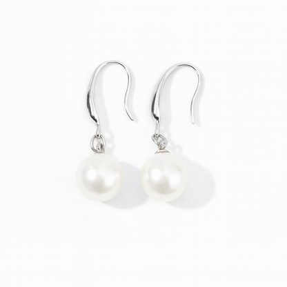 🎀 Pendientes Largos – Perla Blanca & Esfera Roja