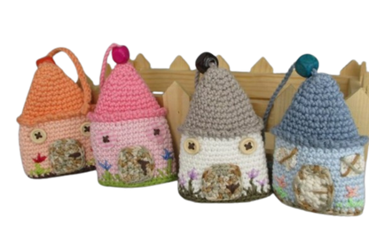 🏠 Llavero Casita de Crochet – Hecho a Mano